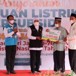 Rangkaian Hari Jadi Provinsi Jawa Timur Dan Hari Listrik Nasional Ke-76:”Gubernur Jawa Timur Serahkan Bantuan Listrik Bersubsisi Bagi Keluarga Prasejahtera”